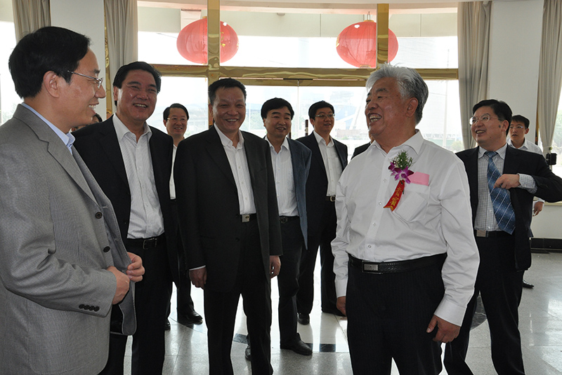 農(nóng)業(yè)部畜牧業(yè)局司長王智才、山東省畜牧獸醫(yī)局局長馮繼康等各級領導參觀公司