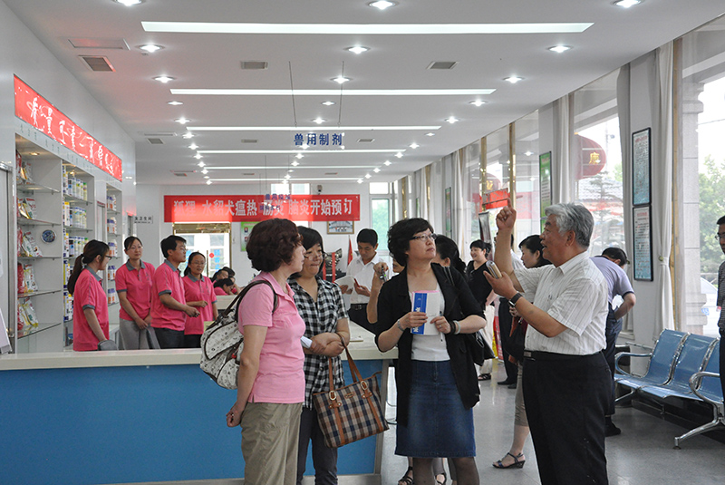 中國獸醫(yī)藥品監(jiān)察所徐肖君副所長一行，在山東省畜牧局高迎春所長等陪同下到公司調(diào)研獸藥經(jīng)營情況